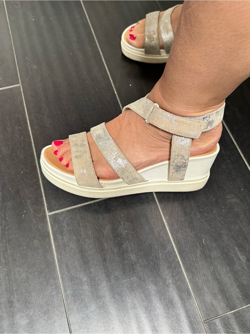 Dr. Scholl's Beige Strappy Platform Sandals size 8